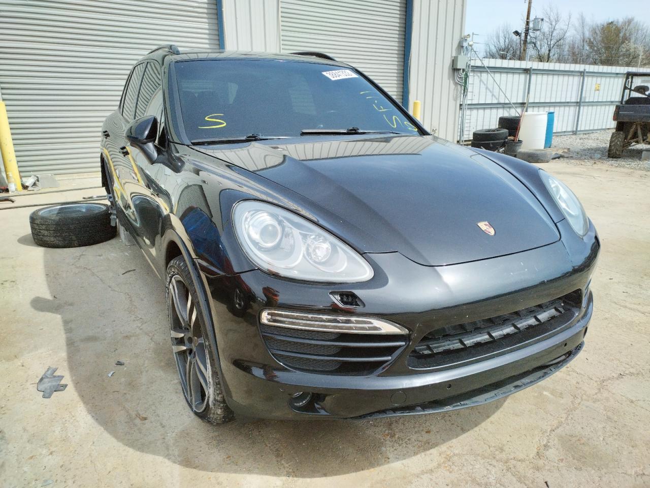 PORSCHE CAYENNE 2011 with VIN WP1AA2A23BLA05562 - Photo from auction