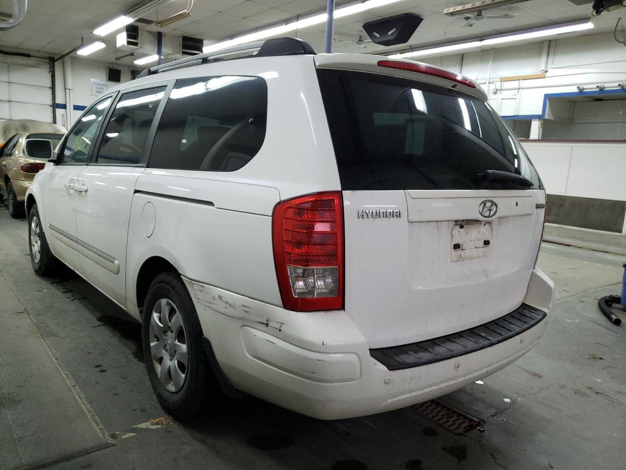 Photo 3 from auction – 2008 HYUNDAI ENTOURAGE with VIN KNDMC233X86053145