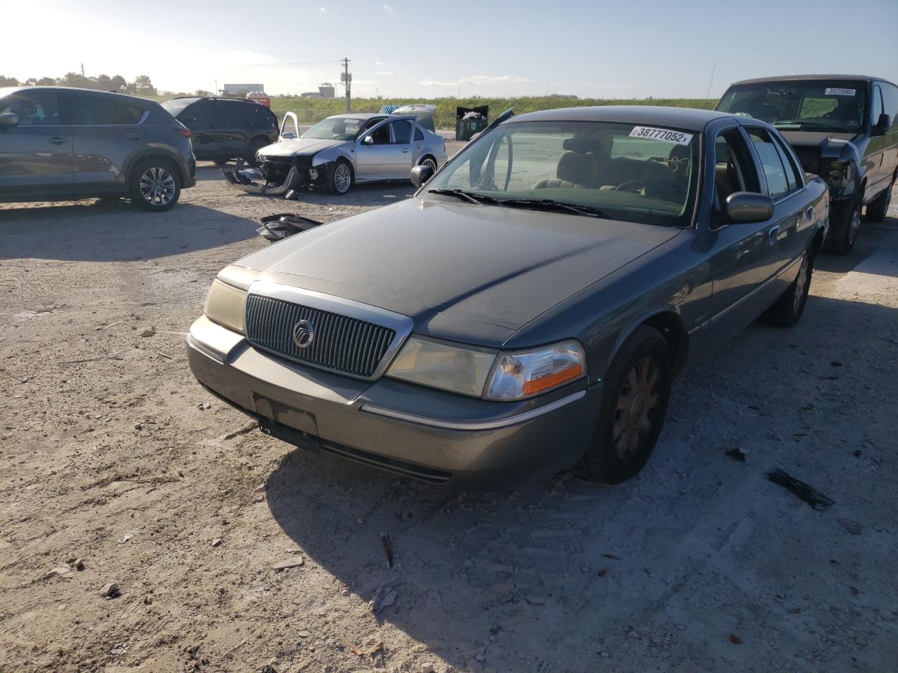 Photo 2 from auction – 2004 MERCURY GRAND MARQ with VIN 2MEFM75W54X671027