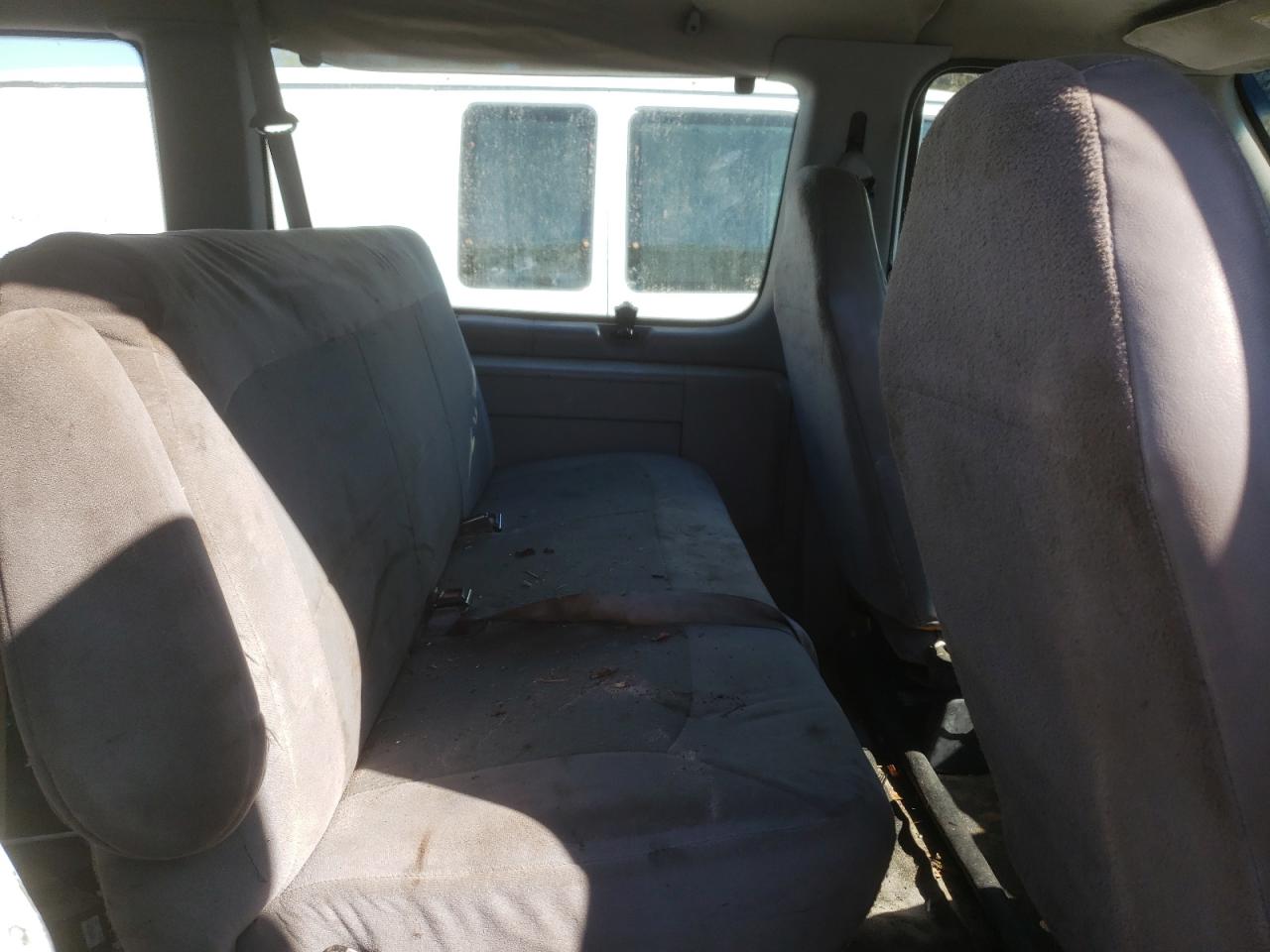 Photo 6 from auction – 2000 FORD ECONOLINE with VIN 1FBSS31L0YHA69754