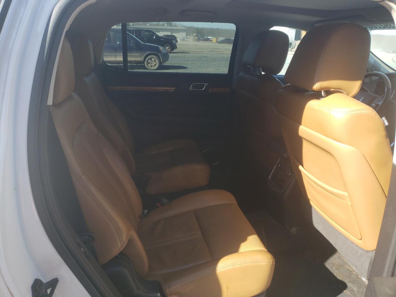 Photo 6 from auction – 2010 LINCOLN MKT with VIN 2LMHJ5AT3ABJ08795