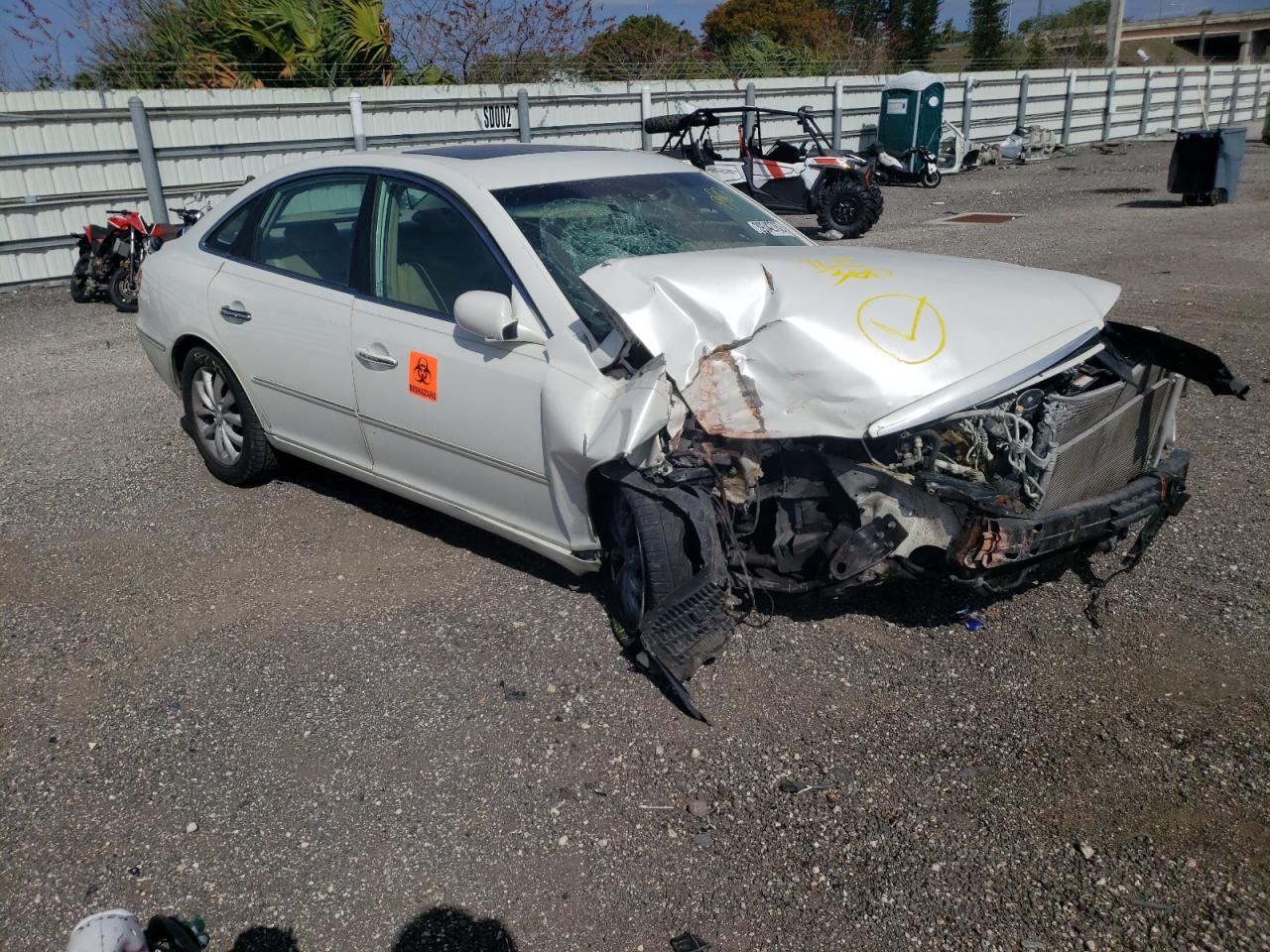 HYUNDAI AZERA SE 2006 with VIN KMHFC46F96A083897 - Photo from auction
