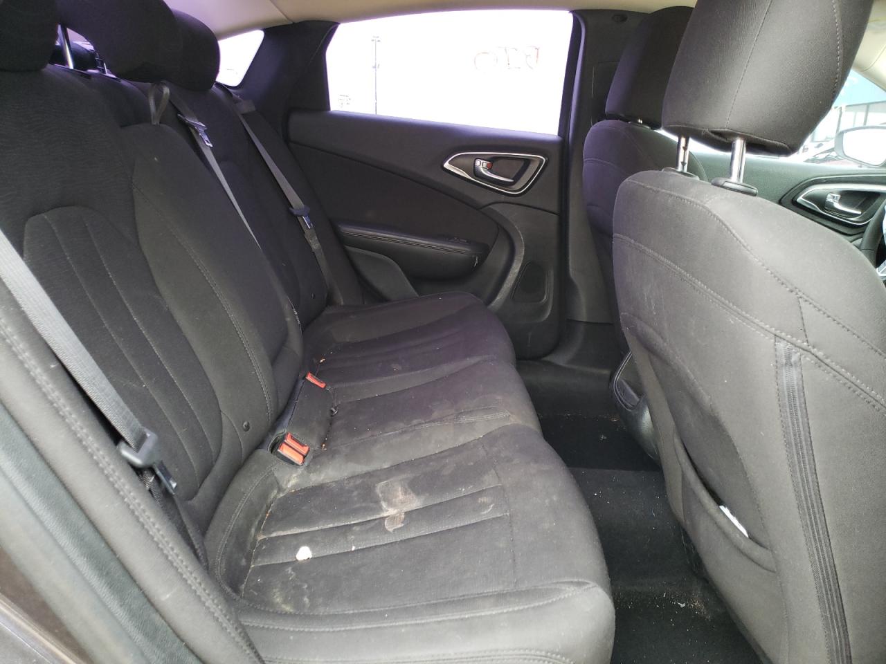 Photo 6 from auction – 2015 CHRYSLER 200 LIMITE with VIN 1C3CCCAB0FN556458