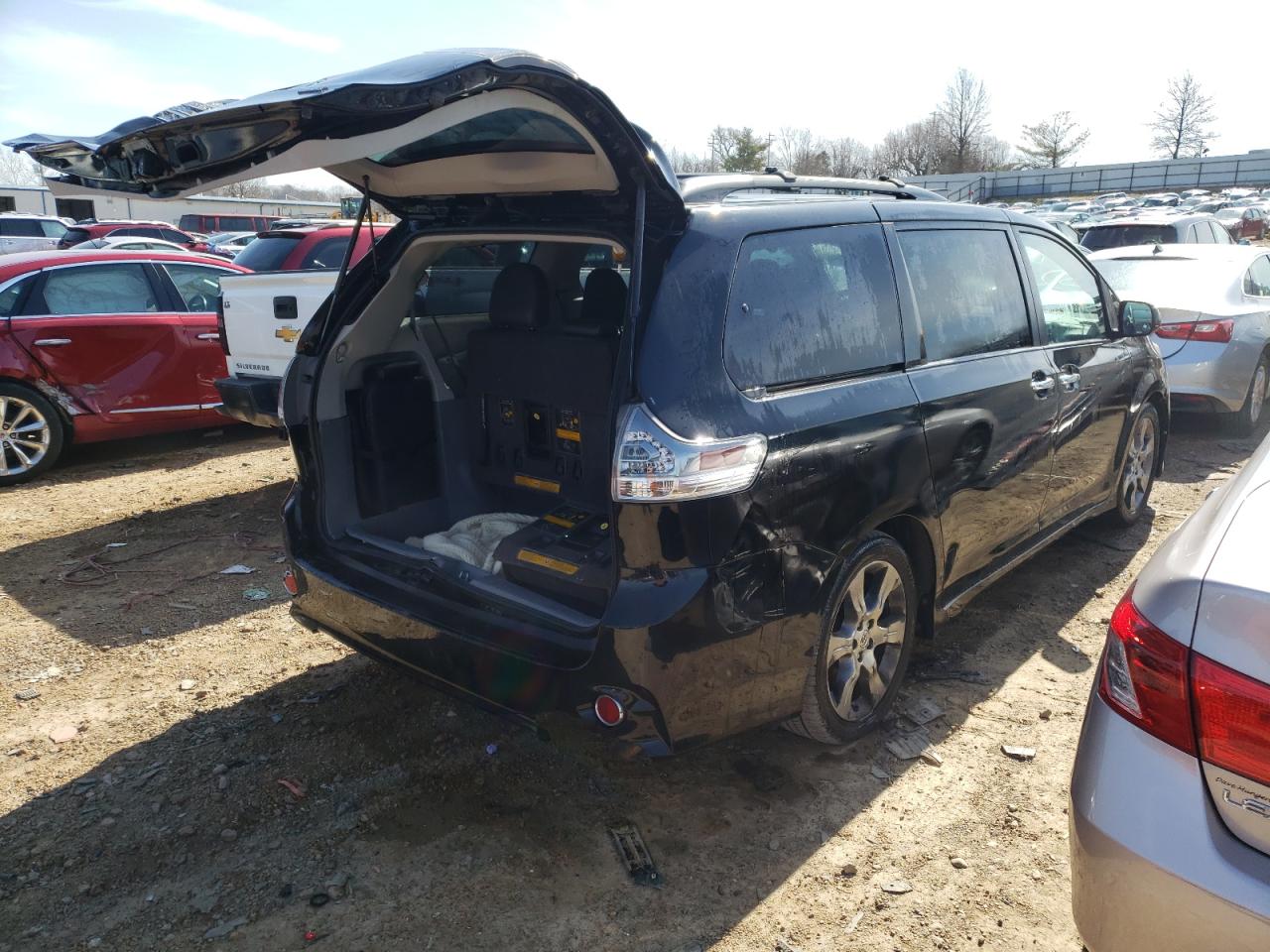 Photo 4 from auction – 2013 TOYOTA SIENNA SPO with VIN 5TDXK3DC8DS387950