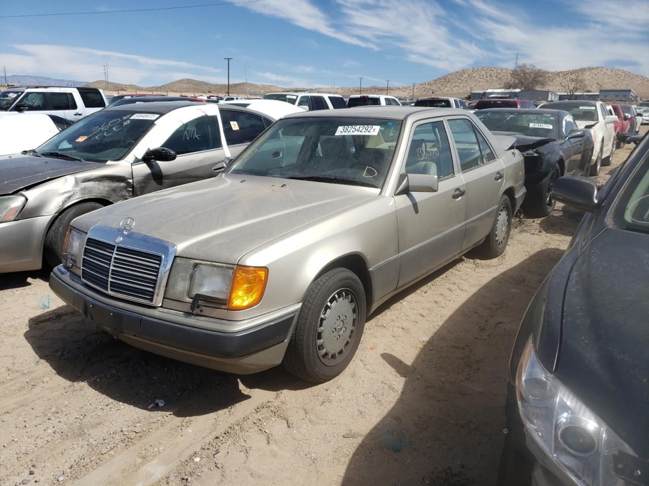 Photo 2 from auction – 1991 MERCEDES-BENZ 300 E with VIN WDBEA30E2MB498775
