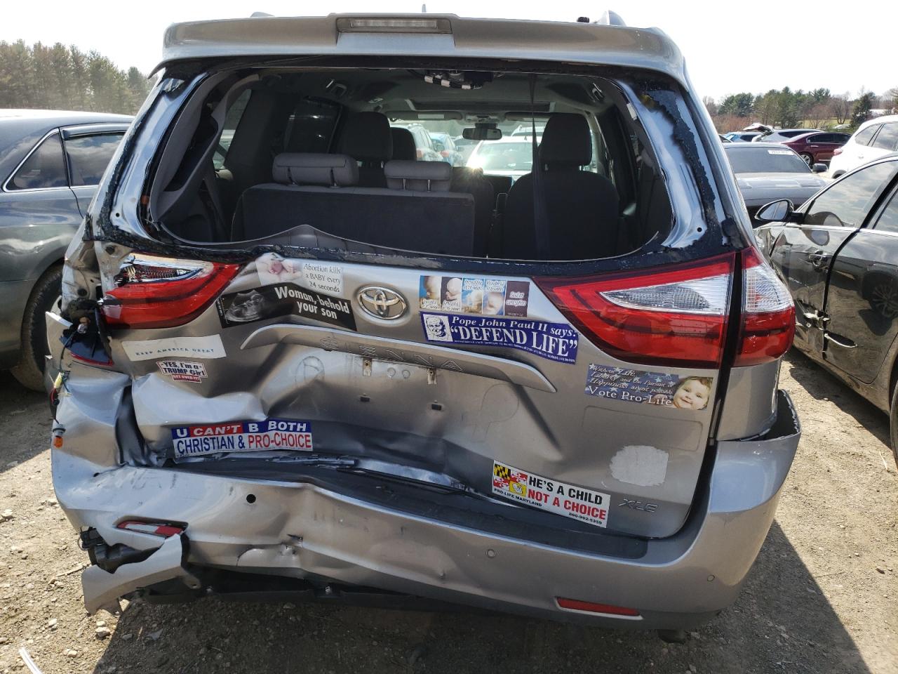 Photo 9 from auction – 2018 TOYOTA SIENNA XLE with VIN 5TDYZ3DC1JS903609