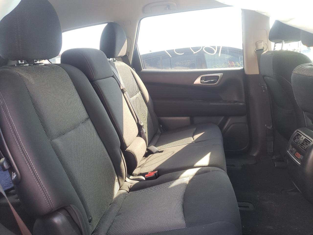 Photo 6 from auction – 2017 NISSAN PATHFINDER with VIN 5N1DR2MMXHC667213