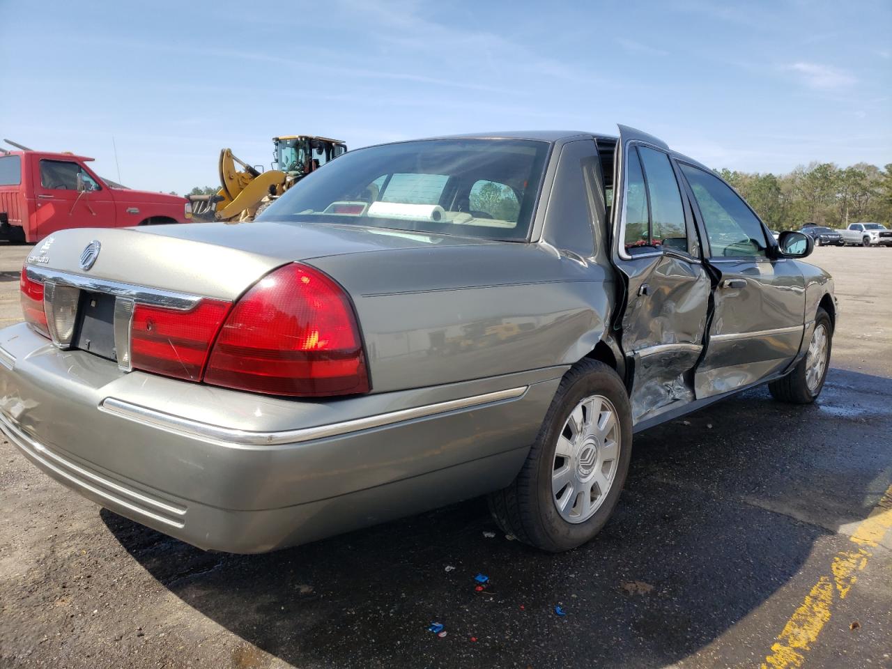 Photo 4 from auction – 2003 MERCURY GRAND MARQ with VIN 2MEFM75W73X686479