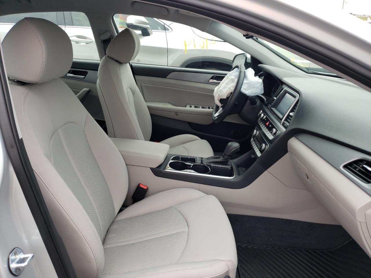Photo 5 from auction – 2019 HYUNDAI SONATA LIM with VIN 5NPE34AF5KH820751