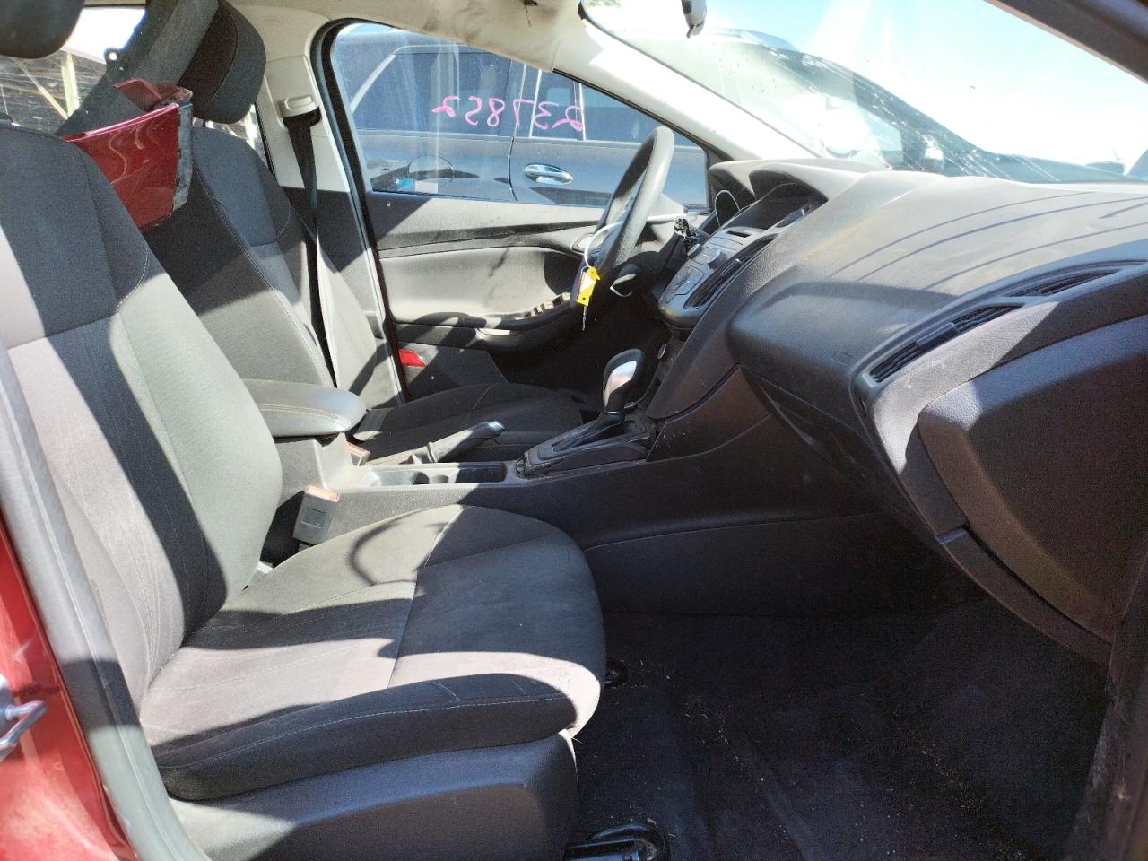 Photo 5 from auction – 2017 FORD FOCUS SE with VIN 1FADP3F23HL237427