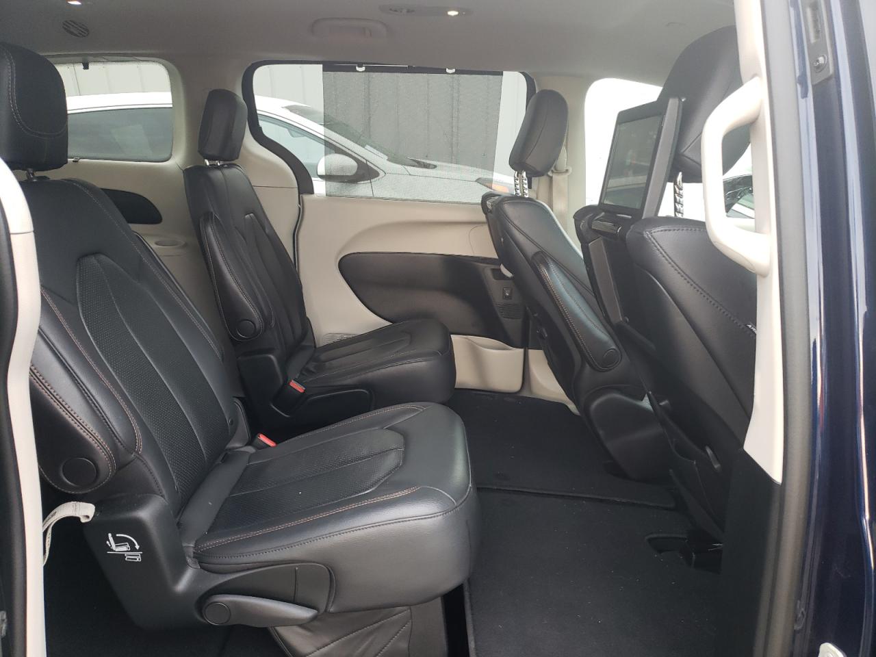 Zdjęcie 6 z aukcji – 2018 CHRYSLER PACIFICA T z VIN 2C4RC1EG4JR104301