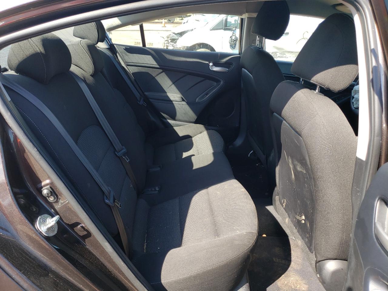 Photo 6 from auction – 2018 KIA FORTE LX with VIN 3KPFK4A71JE178824