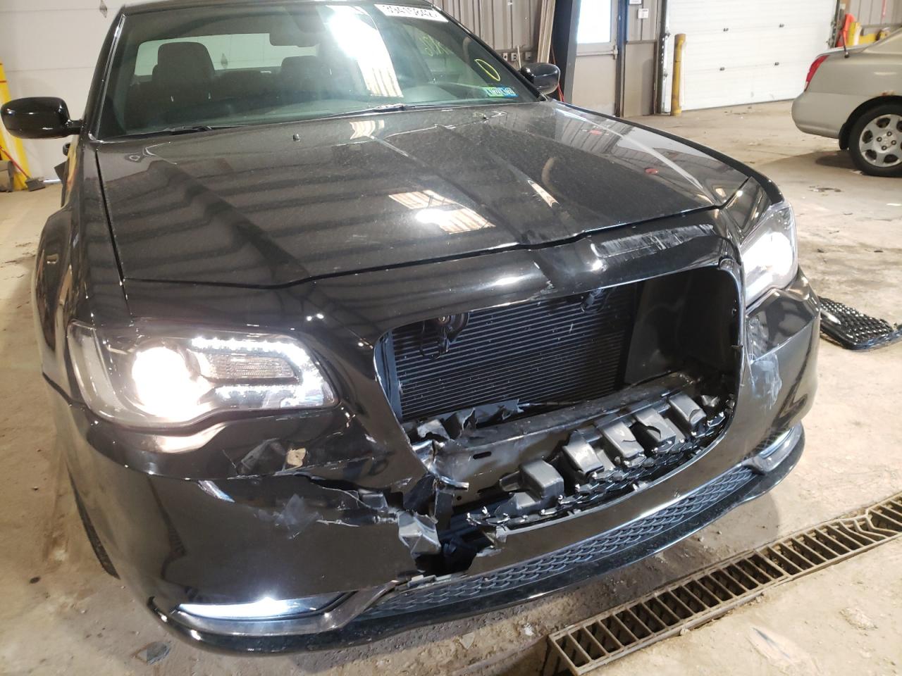 Photo 9 from auction – 2016 CHRYSLER 300 S with VIN 2C3CCAGG5GH142156