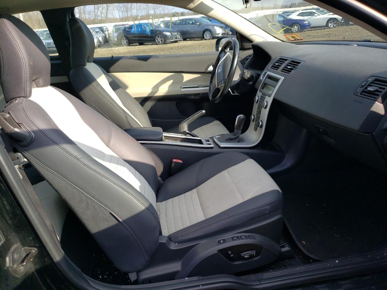 Photo 5 from auction – 2011 VOLVO C30 with VIN YV1672MK7B2190619