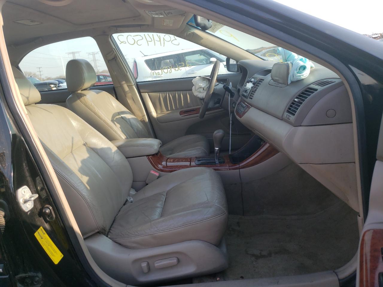 Photo 5 from auction – 2002 TOYOTA CAMRY LE with VIN 4T1BF30K82U034950