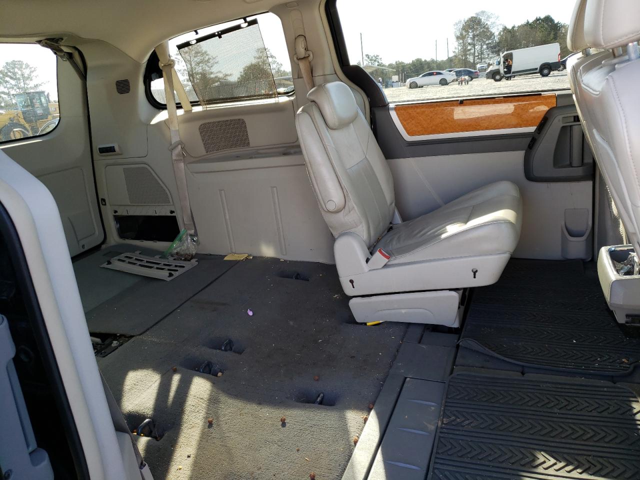 Photo 6 from auction – 2010 CHRYSLER TOWN & COU with VIN 2A4RR6DX7AR143018