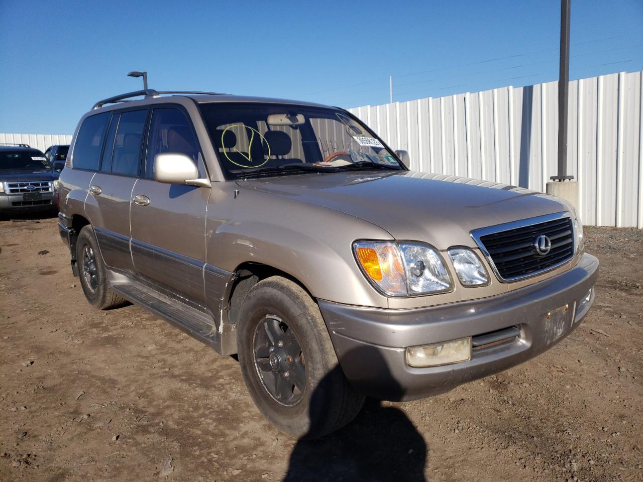 LEXUS LX 470 2001 with VIN JTJHT00W813504114 - Photo from auction