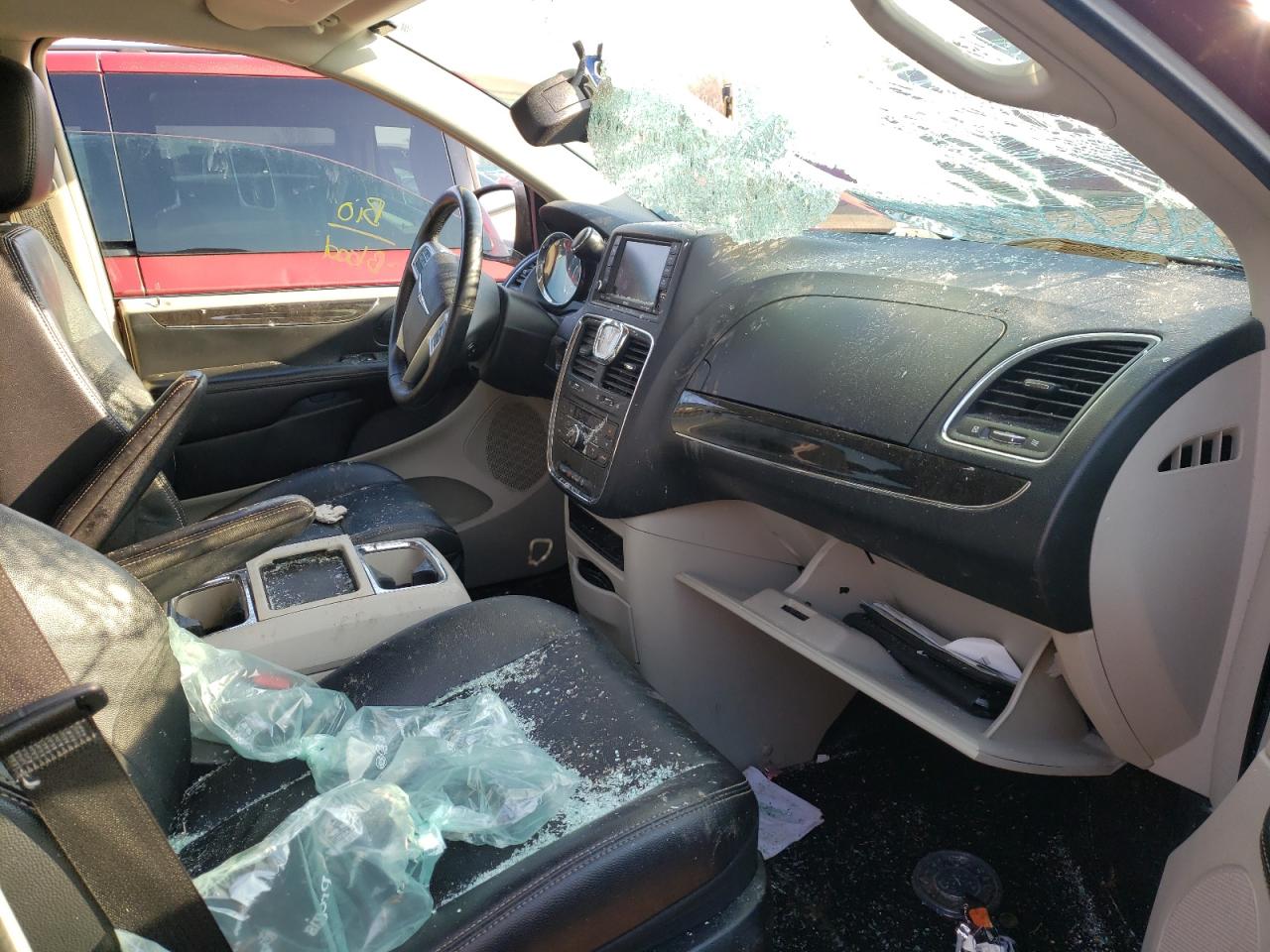 Photo 5 from auction – 2012 CHRYSLER TOWN & COU with VIN 2C4RC1BG1CR350620