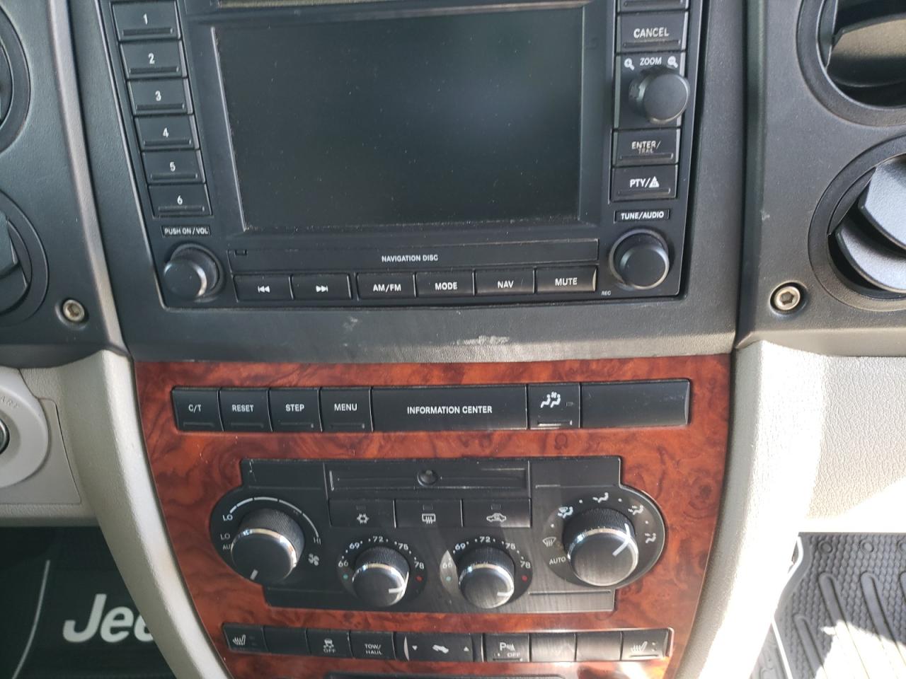 Photo 9 from auction – 2006 JEEP COMMANDER with VIN 1J8HG58246C318138
