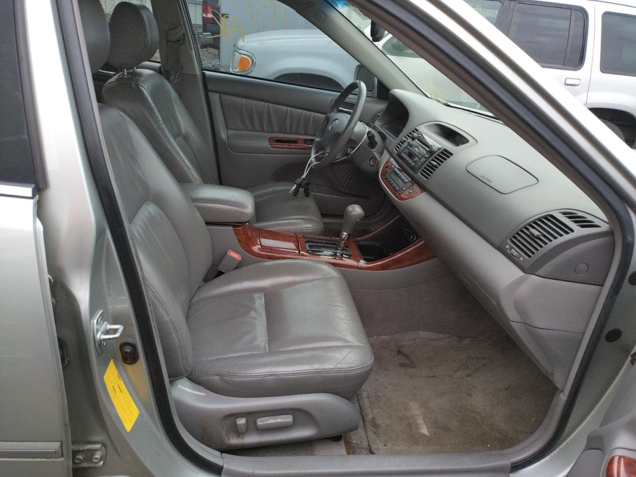 Photo 5 from auction – 2003 TOYOTA CAMRY LE with VIN JTDBF30K930148047