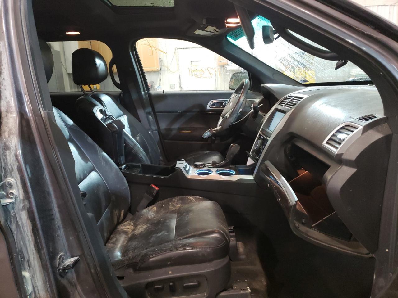 Photo 5 from auction – 2011 FORD EXPLORER L with VIN 1FMHK8F8XBGA18391