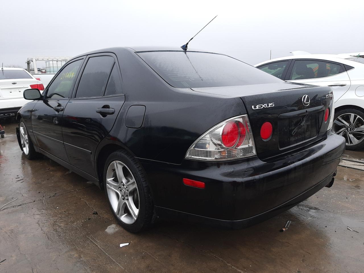 Photo 3 from auction – 2001 LEXUS IS 300 with VIN JTHBD182710030895