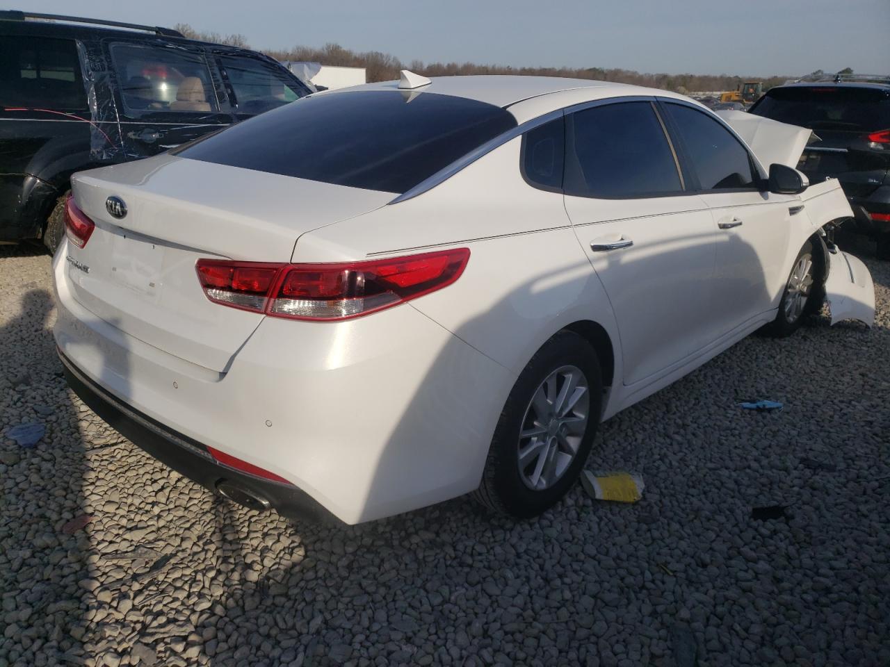 Photo 4 from auction – 2018 KIA OPTIMA LX with VIN 5XXGT4L36JG239684