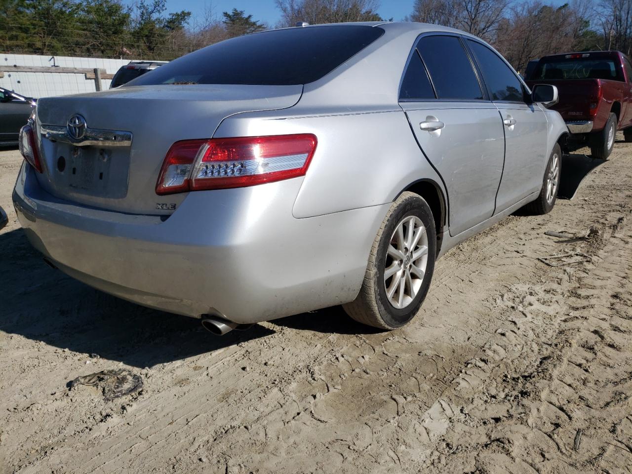 Photo 4 from auction – 2011 TOYOTA CAMRY SE with VIN 4T1BK3EK2BU615042