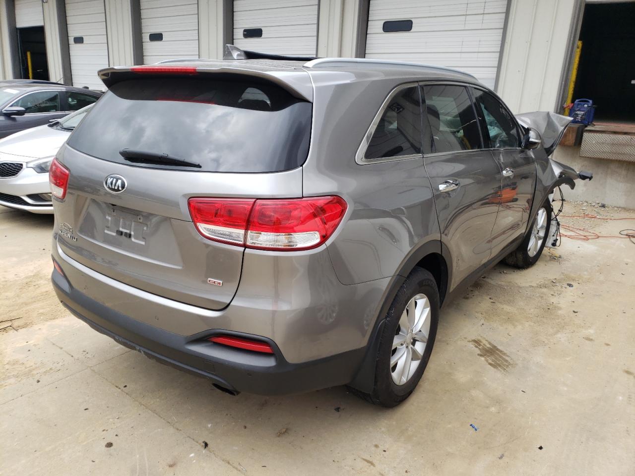 Photo 4 from auction – 2016 KIA SORENTO LX with VIN 5XYPG4A31GG156837