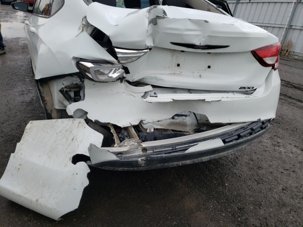 Photo 9 from auction – 2015 CHRYSLER 200 LIMITE with VIN 1C3CCCAB7FN570695