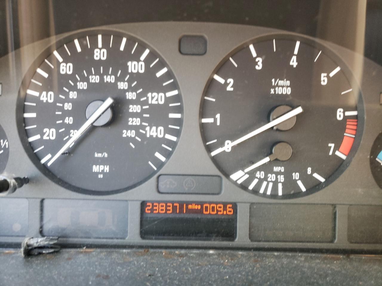 Photo 8 from auction – 2001 BMW 525 IT with VIN WBADS33421GD50198