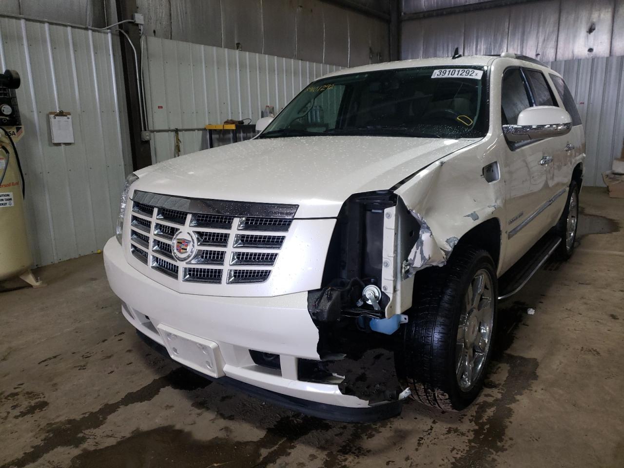Photo 2 from auction – 2014 CADILLAC ESCALADE L with VIN 1GYS4BEF6ER103894
