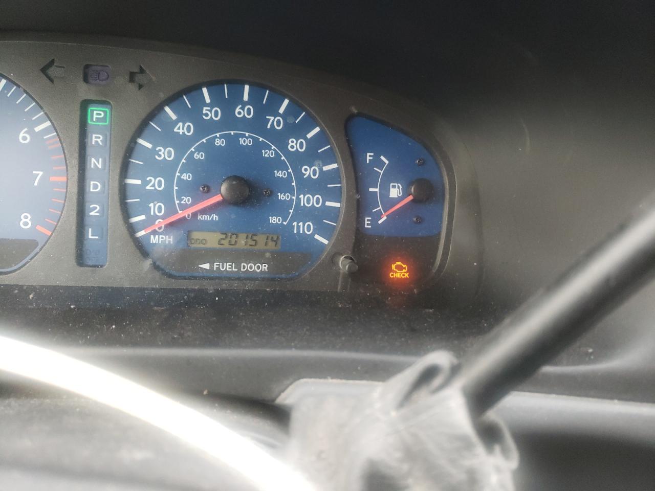 Photo 8 from auction – 2002 TOYOTA SIENNA LE with VIN 4T3ZF13C22U505344