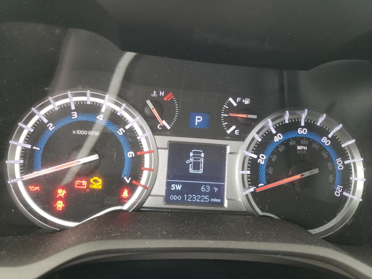 Photo 8 from auction – 2014 TOYOTA 4RUNNER SR with VIN JTEBU5JR9E5192709