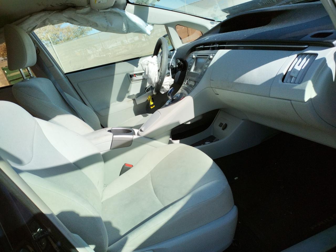 Photo 5 from auction – 2015 TOYOTA PRIUS with VIN JTDKN3DU7F1932546