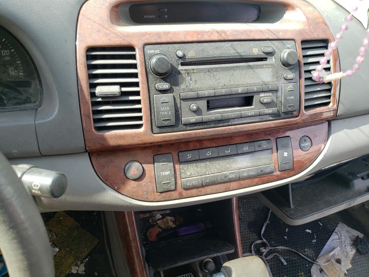 Photo 9 from auction – 2003 TOYOTA CAMRY LE with VIN 4T1BF32K53U550343