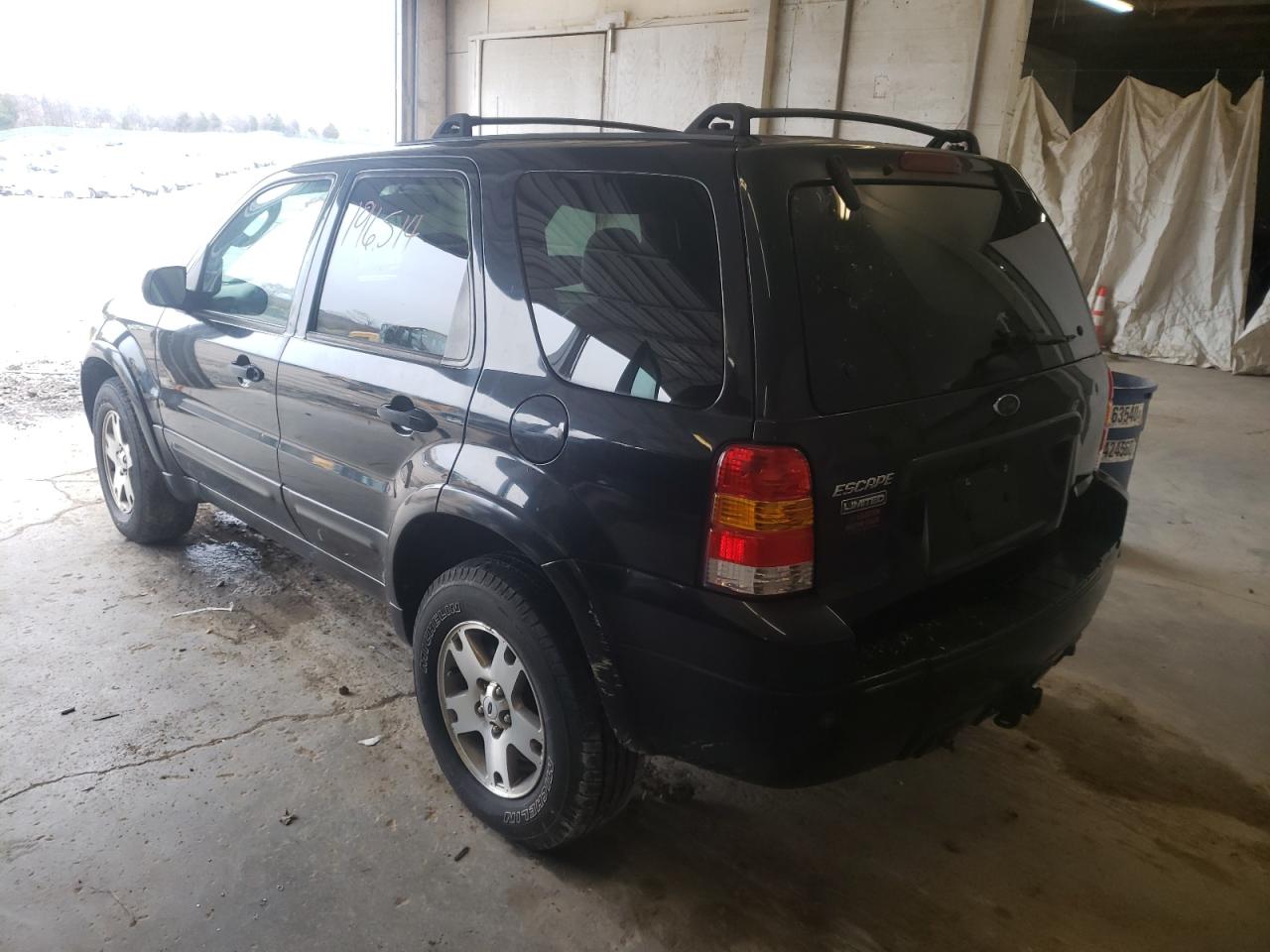 Photo 3 from auction – 2005 FORD ESCAPE LIM with VIN 1FMYU94175KA24382