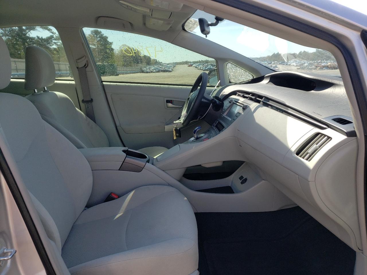 Photo 5 from auction – 2014 TOYOTA PRIUS with VIN JTDKN3DU5E1802246