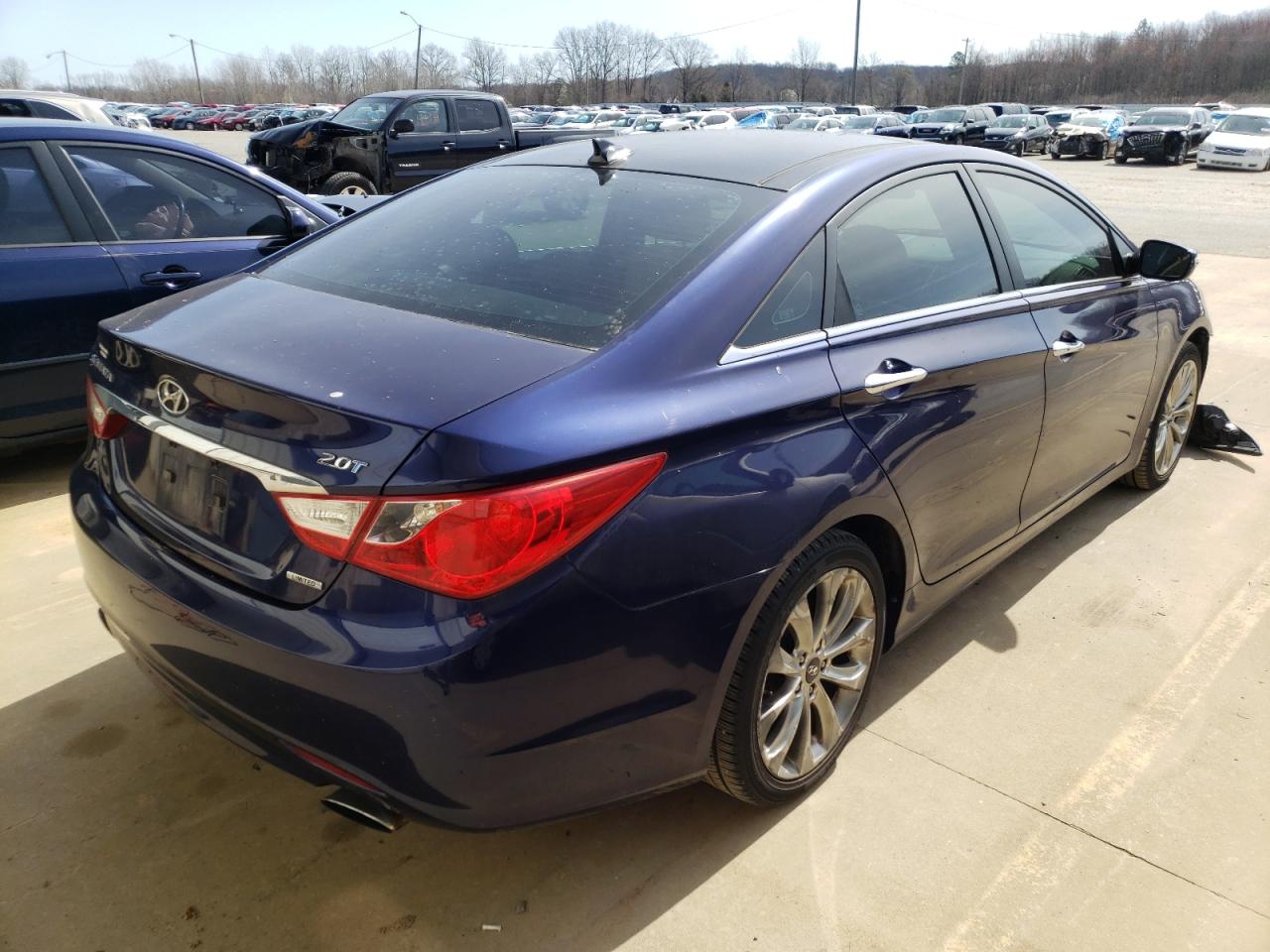 Photo 4 from auction – 2012 HYUNDAI SONATA SE with VIN 5NPEC4AB3CH342599