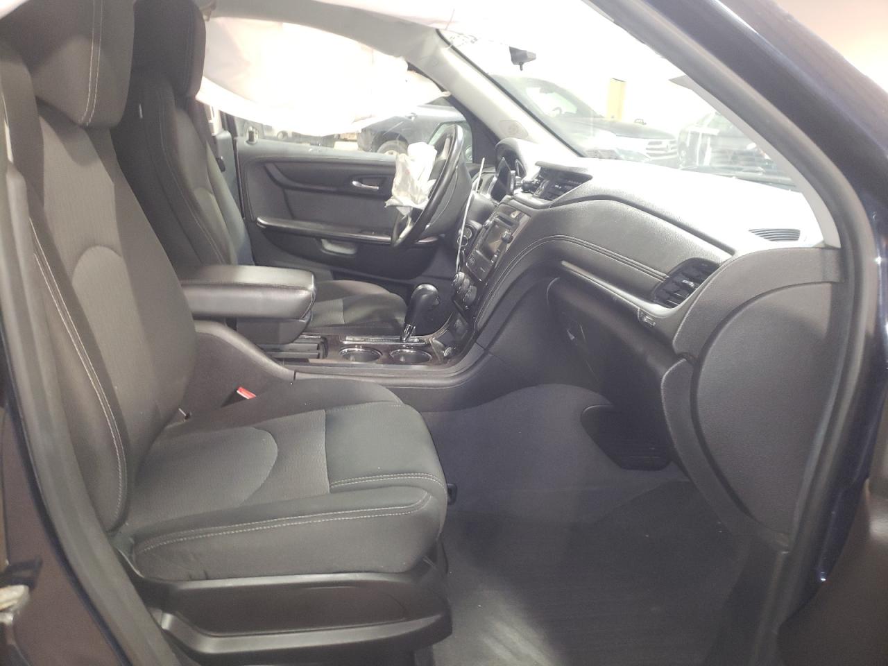 Photo 5 from auction – 2017 CHEVROLET TRAVERSE L with VIN 1GNKVGKD7HJ201751