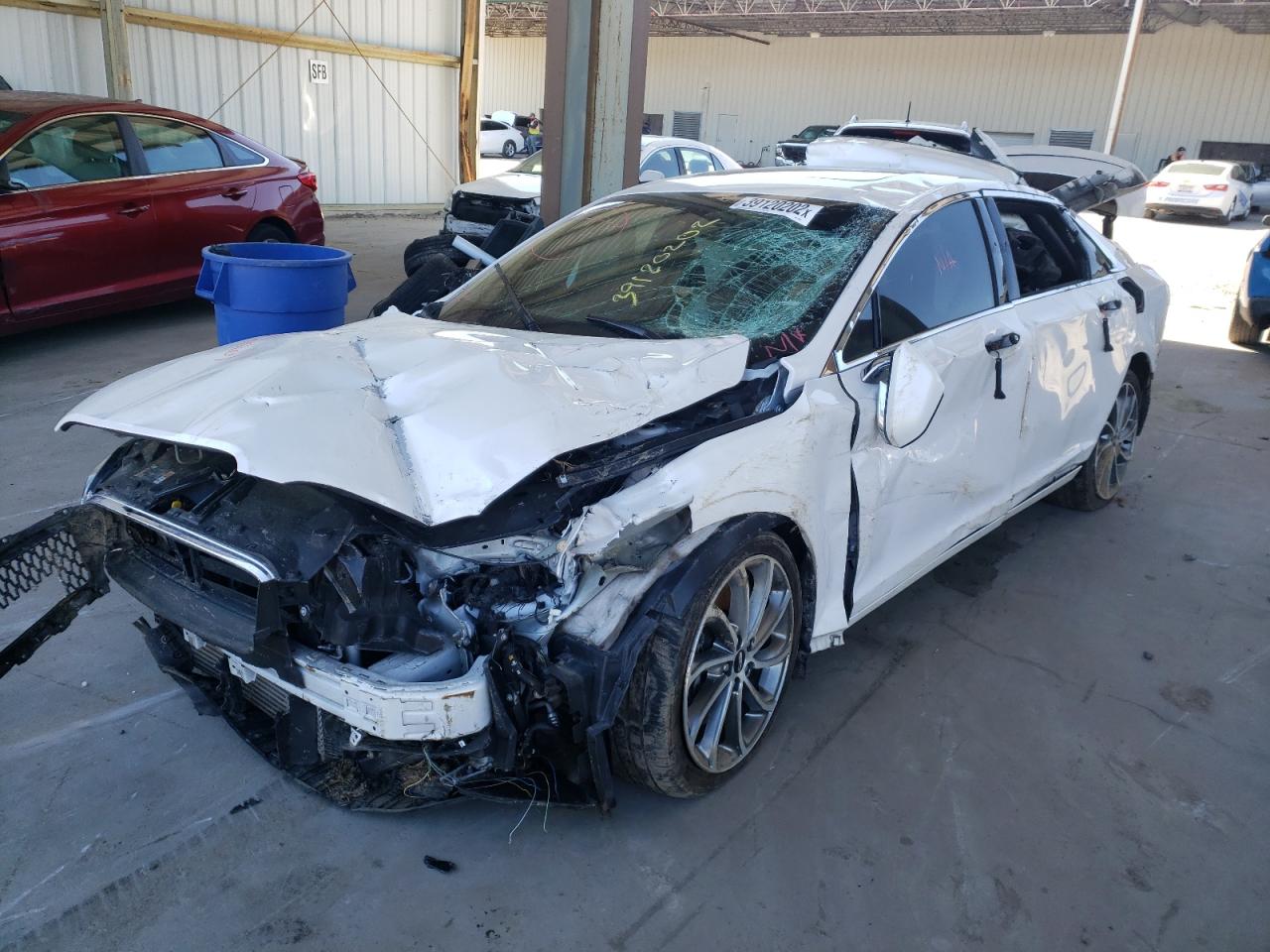 Photo 2 from auction – 2017 LINCOLN MKZ RESERV with VIN 3LN6L5FC3HR639397