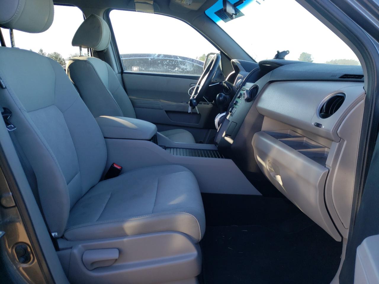 Photo 5 from auction – 2011 HONDA PILOT LX with VIN 5FNYF4H2XBB064288