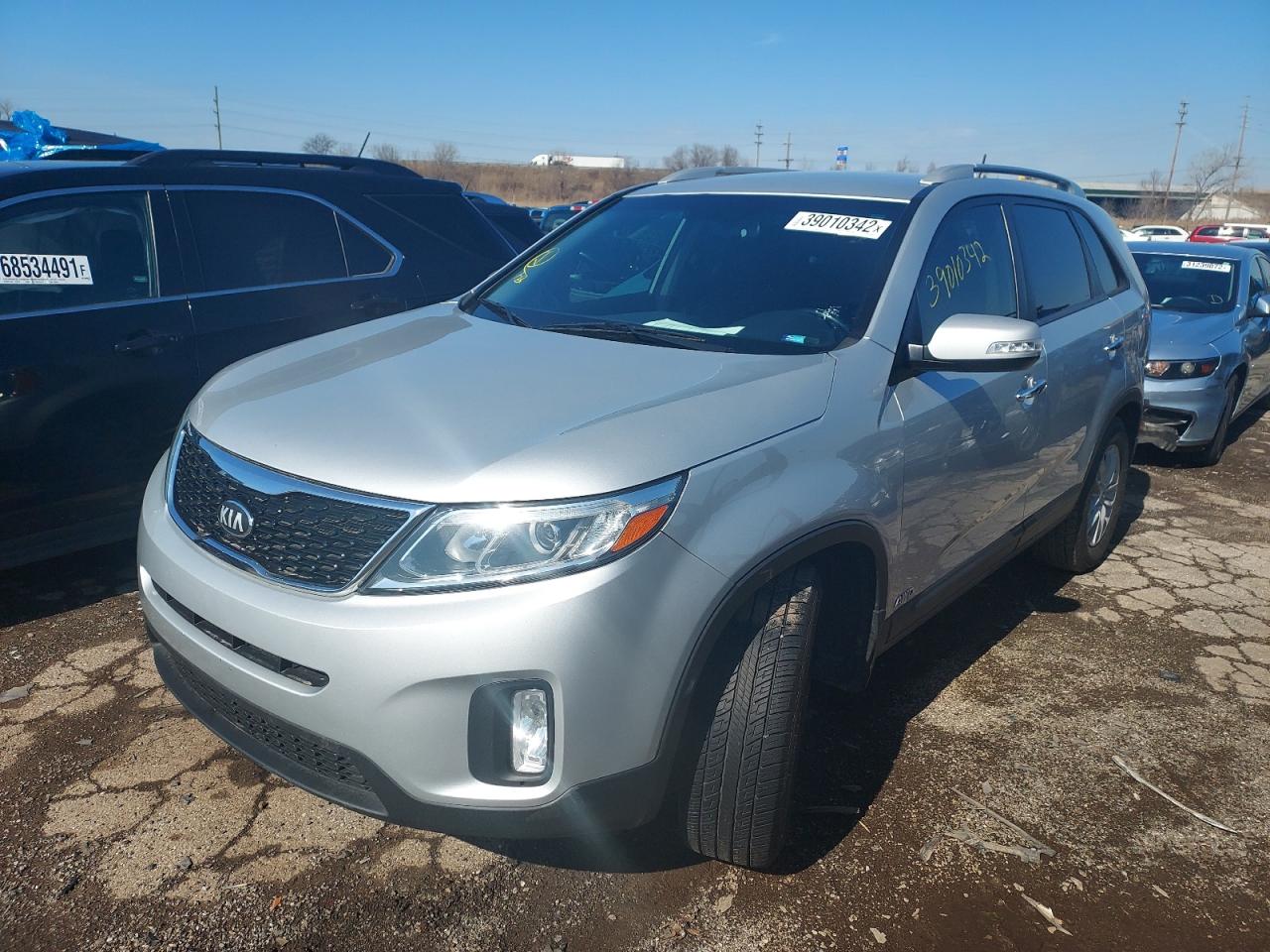 Photo 2 from auction – 2014 KIA SORENTO LX with VIN 5XYKTCA61EG455462