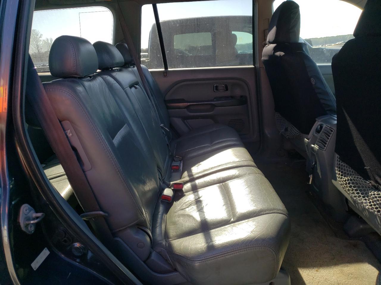 Photo 6 from auction – 2004 HONDA PILOT EXL with VIN 5FNYF18514B004444