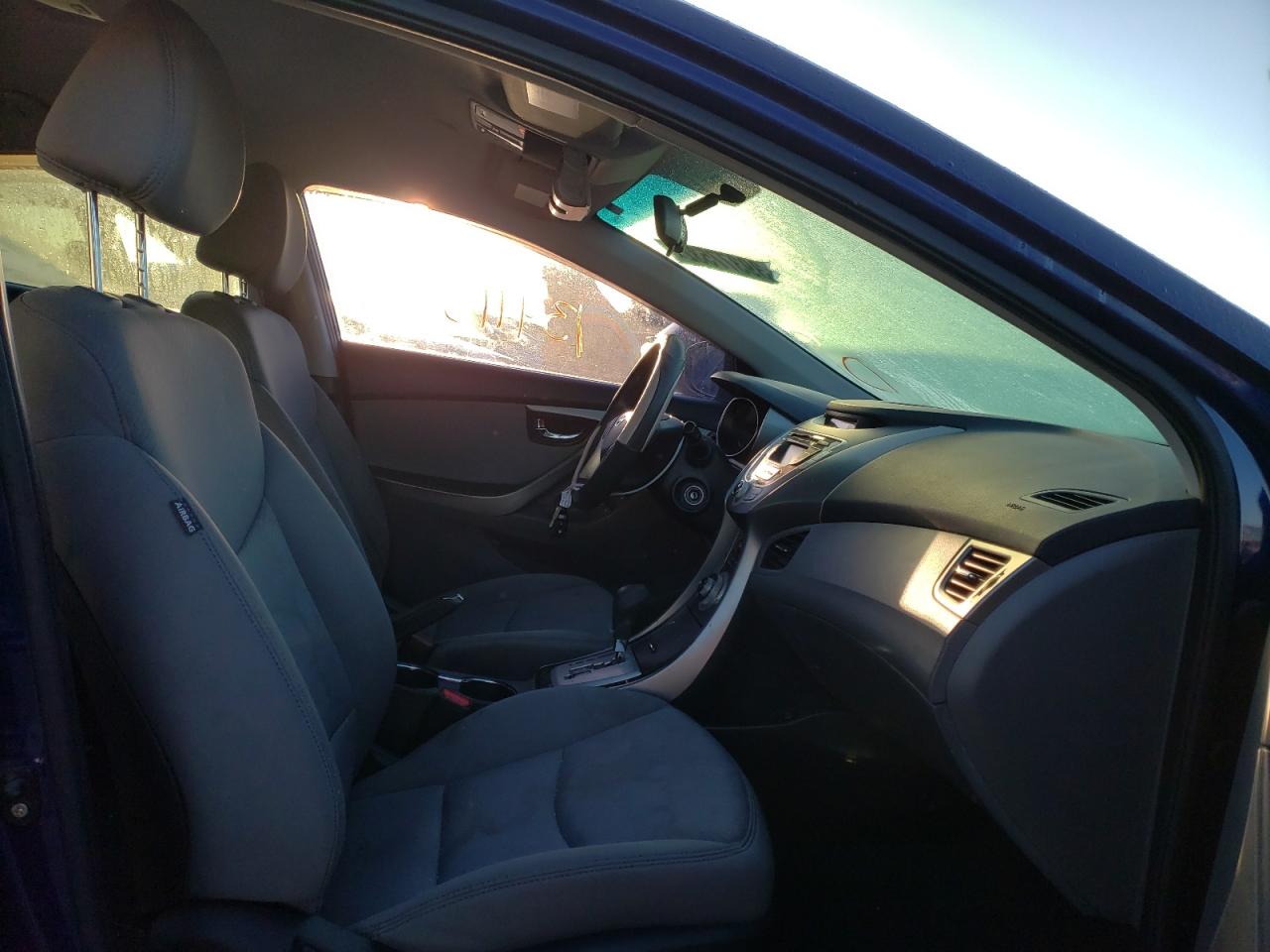 Photo 5 from auction – 2012 HYUNDAI ELANTRA GL with VIN 5NPDH4AE3CH072734