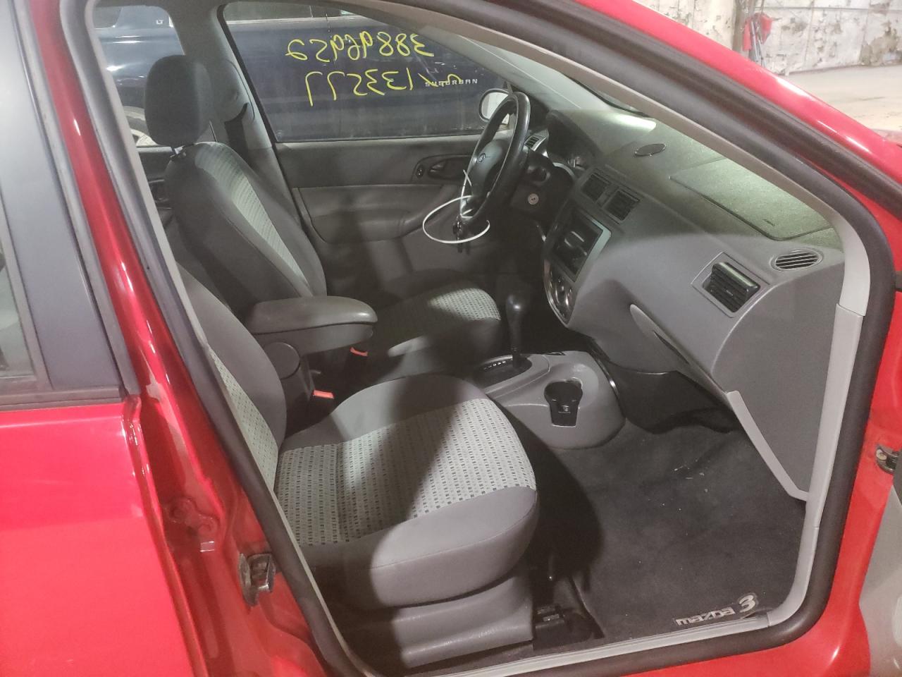 Photo 5 from auction – 2005 FORD FOCUS ZX4 with VIN 1FAFP34N85W290897