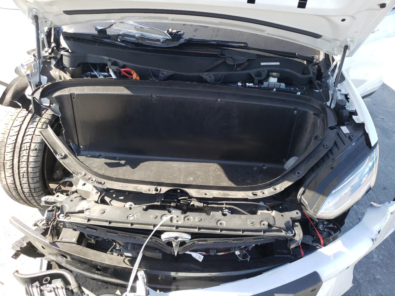 Photo 7 from auction – 2019 TESLA MODEL X with VIN 5YJXCAE41KF154261
