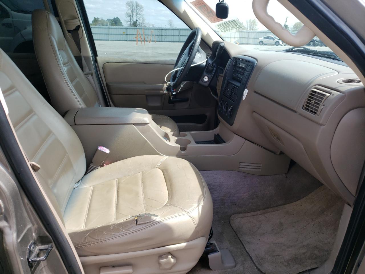 Photo 5 from auction – 2002 FORD EXPLORER X with VIN 1FMDU73E52UA67898