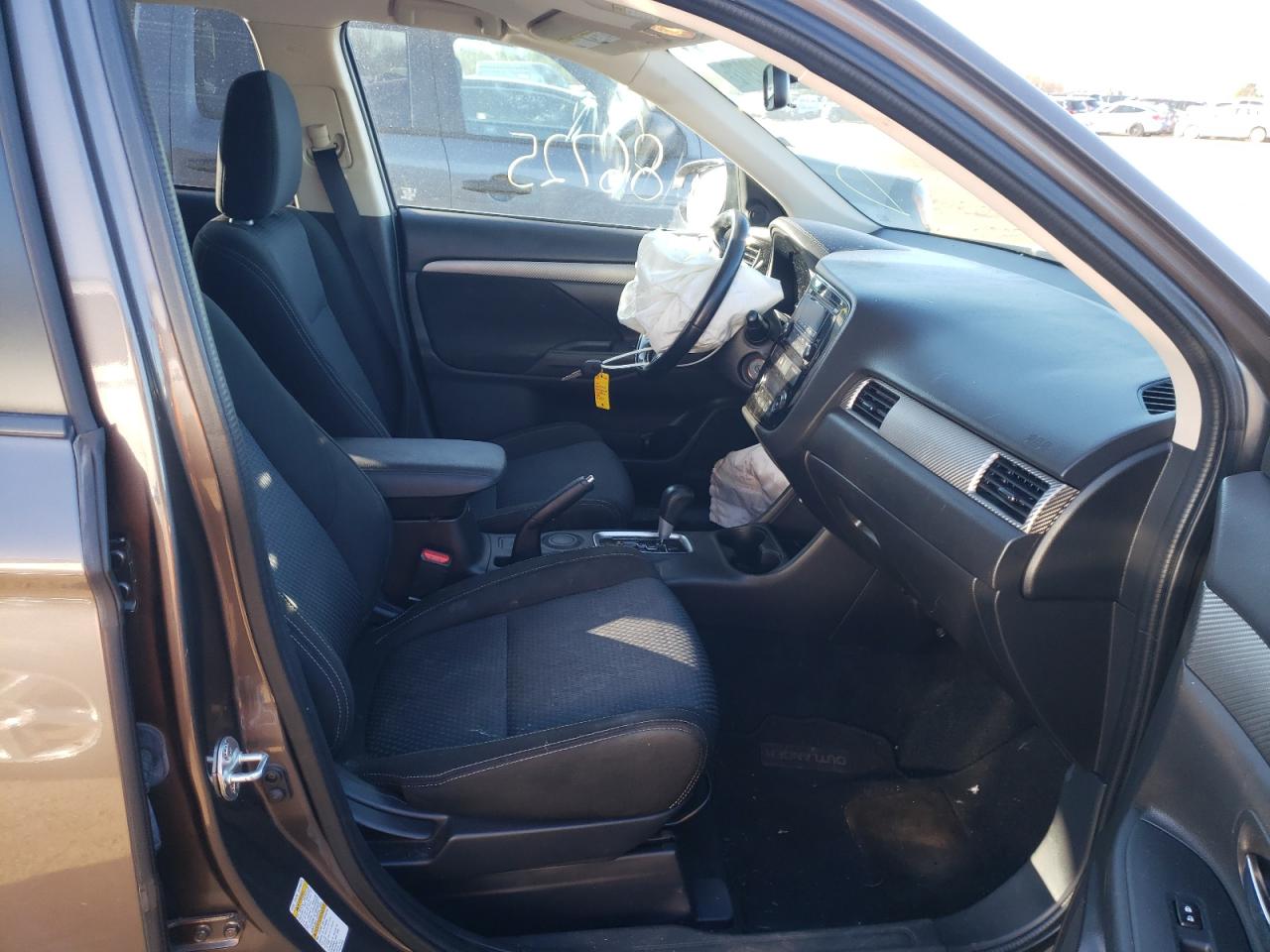 Photo 5 from auction – 2016 MITSUBISHI OUTLANDER with VIN JA4AD2A36GZ048857