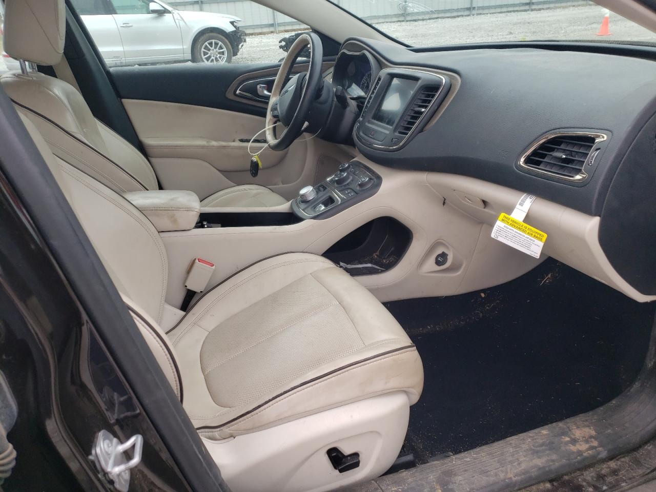 Photo 5 from auction – 2015 CHRYSLER 200 C with VIN 1C3CCCCB1FN563464